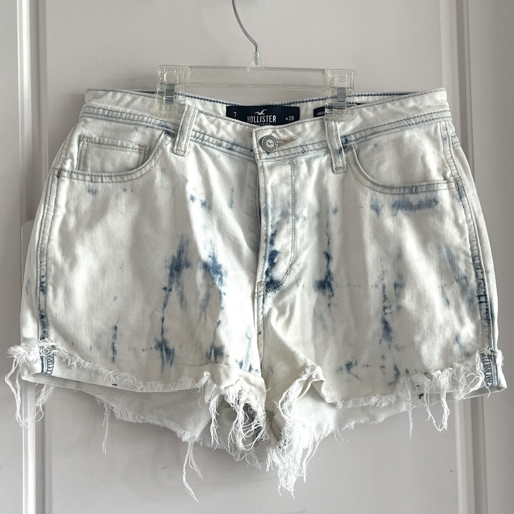 Hollister: Acid-Washed Shorts